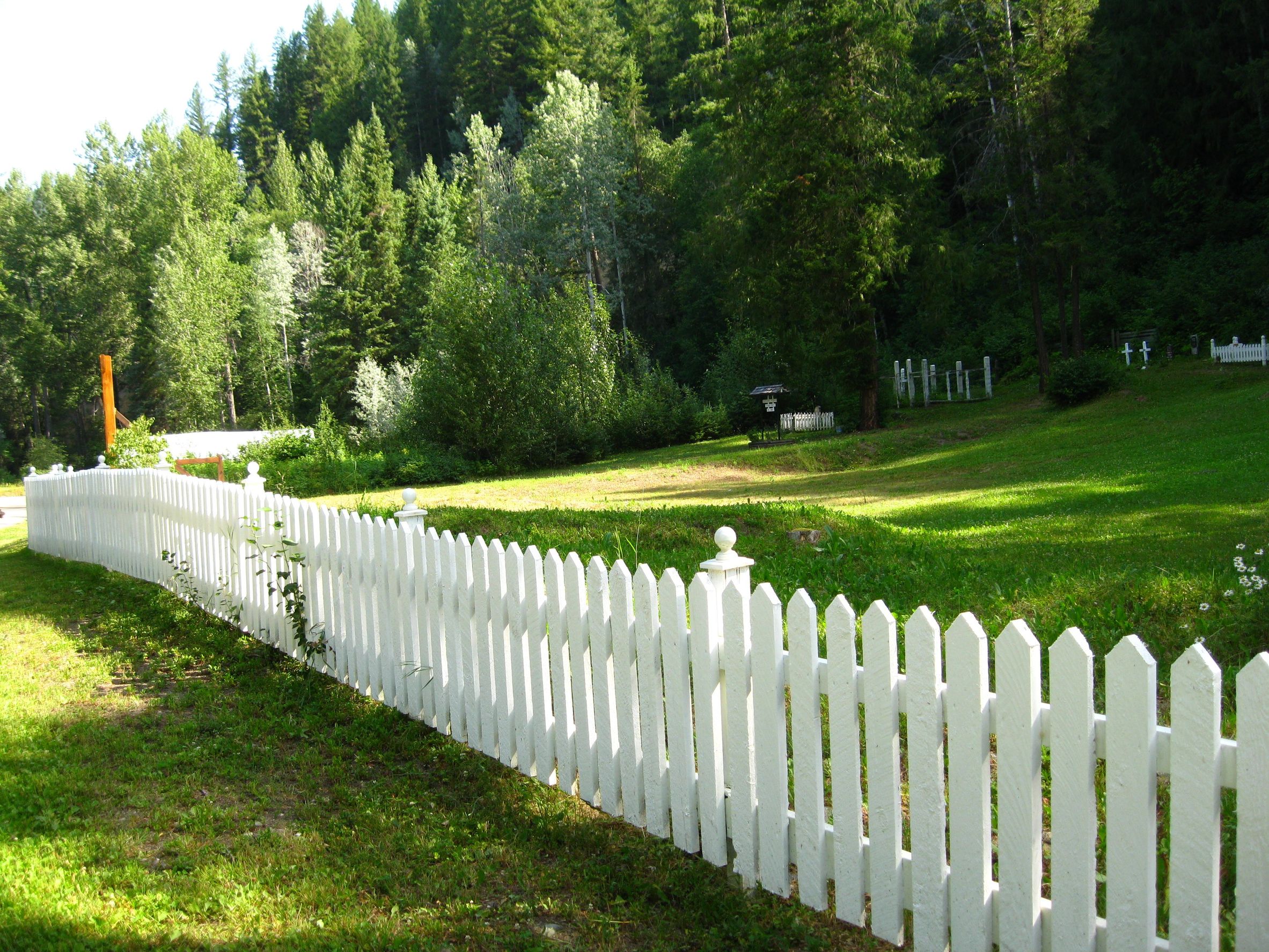 Vinyl Fencing: An Easier Alternative To Wooden Fencing